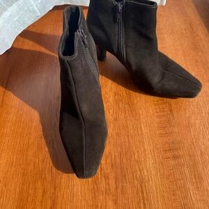La CANADIENNE Black Ankle Boots